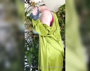 dominatrixalison Cute bts of me watering my garden I ve been hav show chat live porn