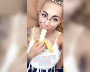 michaelaisizzu Eating a banana while an Asian guy was doing my ped show chat live porn