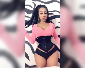 kaliyahgoddess_I just love corsets want to see it come off anakaliyah_9805003 show chat live porn