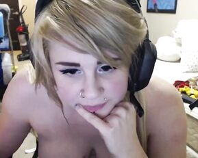 Bkittyslut fat naked blonde on chair webcam show