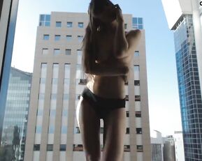 MissAlice_94 beauty slim teen dancing nude in window public webcam show