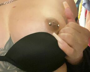 paisleyyy tease thursday hit my dms let s play show chat live porn