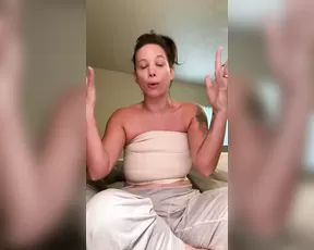 thebrittanyxoxo hi y all back from the hospital. this talks show chat live porn live sex 1