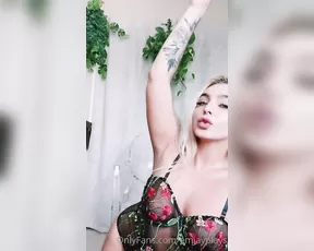 emjayplays like_seeing_my_pussy_stretch_and_slide_all_over_my_favorite_dildo_see_how_creamy_i_got show chat live porn live sex