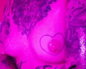 leighravenx Happy October I'm celebrating with a hot bubble bath show chat live porn