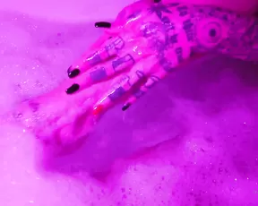 leighravenx Happy October I'm celebrating with a hot bubble bath show chat live porn