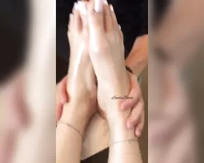 lindabooxo mmmm i love foot rubs show chat live porn