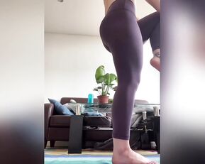 lily_loves Working on my flexibility with daily yoga show chat live porn