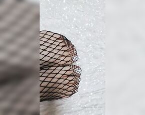 goddess_mimi perfectly_manicured_white_toes_and_fishnet_socks_you_re_just_a_sucker_for_my_gorgeous_feet show chat live porn live sex