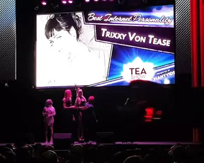 sarinahavok presenting the award for best internet personality at show chat live porn live sex