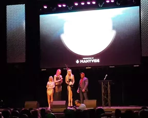 sarinahavok presenting the award for best internet personality at show chat live porn live sex