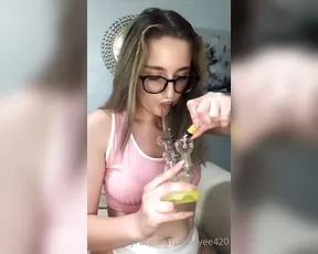 hawyee420 a little wake and bake on this tuesday morning as the vo show chat live porn live sex 1