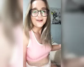 hawyee420 a little wake and bake on this tuesday morning as the vo show chat live porn live sex 1