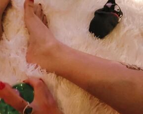 tsrobinbanks Let the cannabis oil on my toes infect and charm your show chat live porn