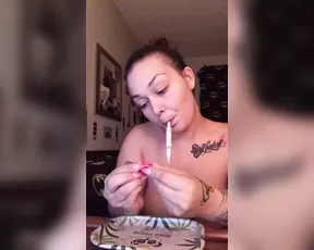 the_ganjabunnie After a long day of runnin show chat live porn
