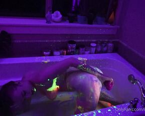 impracticalficus 28 11 2020 girl on girl bath fun with uv paint black lights i had so much fun with lilonebegood show chat live porn
