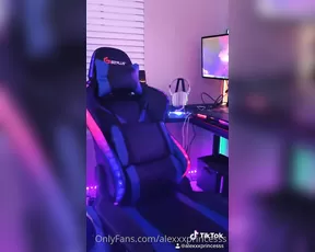 alexxxprincesss My first stream on twitch in a few mins 8pm EST show chat live porn