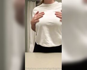 smallgirlbigtitties quick titty drop and play in the locker room show chat live porn live sex