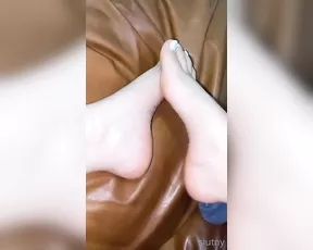 slutny here's my attempt at putting on nail polish for you guys show chat live porn live sex