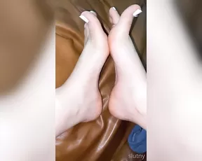 slutny here's my attempt at putting on nail polish for you guys show chat live porn live sex