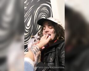 karleexrose do you like when i let daddy suck on my toes show chat live porn