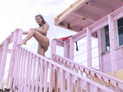 Marley playng on the beatch