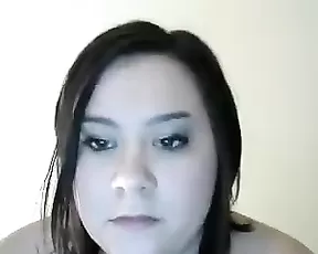 Brunette drills her cunt in a closeup