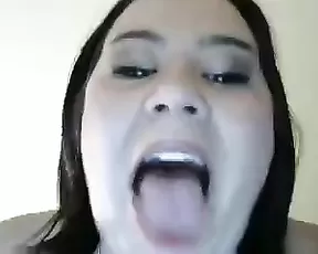 Brunette drills her cunt in a closeup