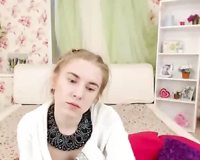 A teen hottie spreads her legs and gets off on cam