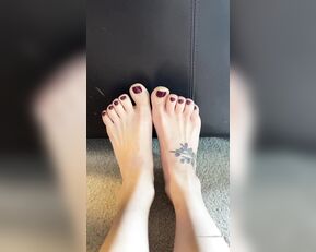 junifurmoon_Some burgundy toes for you _17961298 Adult Webcams chat for free porn
