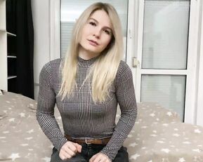 ruzhbedzir flexing biceps in a tight long-s Adult Webcams chat for free porn live sex