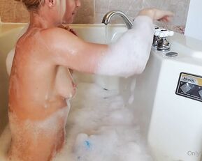 tqrica bathtime with lots of bubbles and Adult Webcams chat for free porn live sex