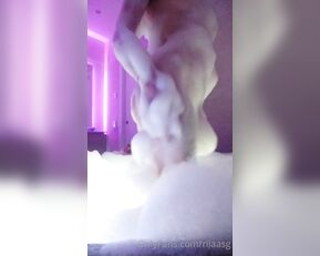 riiaasg playing with my ass in the jacuzzi full of foam Adult Webcams chat for free porn live sex