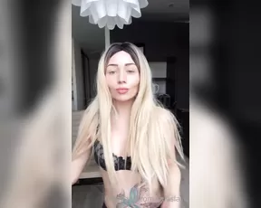 aliceredlips morning messy hair and then ridding a nice big dildo Adult Webcams chat for free porn live sex