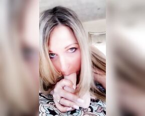 Housewife Kelly tease & dildo blowjob porn live sex