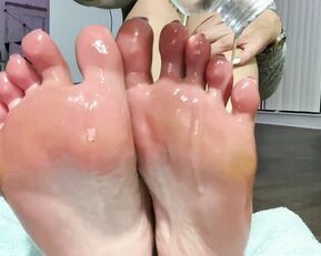 explosivetoess 5mins of my oily sexy soaked feets Adult Webcams chat for free porn