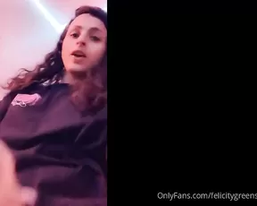 felicitygreens decided to clean and organize my room in the middle Adult Webcams chat for free porn live sex