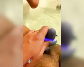 Phoenix Starr bathtub play porn live sex