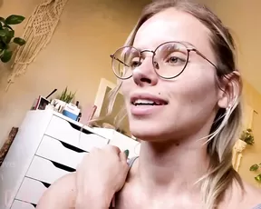 bobbiesmodernlife camhoes 02 2021 i apologize for interrupting your fap sesh with my least entertaining vlog yet but for t Adult Webcams chat for free porn