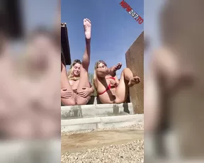 Heidi Grey & Gwendolyn Gabbi pee at the pool party snapchat premium 2020/04/24 porn live sex