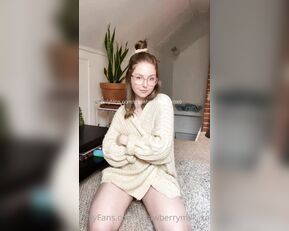 strawberrymilk_xoxo feeling cozy. and horny. nothing new here Adult Webcams chat for free porn live sex