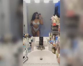 yourfav_blasian Can you tell I love bikini season Adult Webcams chat for free porn
