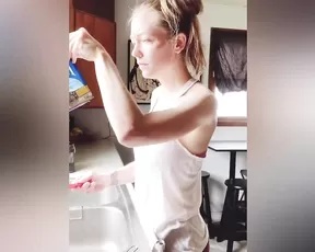thekennashow After working up an appetite in the yard I stopped f Adult Webcams chat for free porn