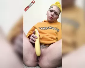 Sunny Hues vibrator masturbation in yellow crop top porn live sex