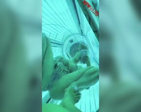 Dakota James Mirror on the bottom of the tanning bed !! Had to play with my pussy it was so hot snapchat premium porn live sex