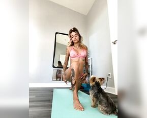 brinamberlee randomly decided to go live this morning for my quick little stretch session Adult Webcams chat for free porn