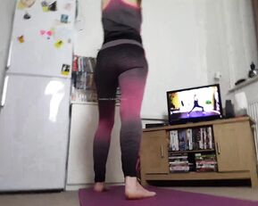 camilla_tootsie yoga_is_good_for_the_mind_and_soul_my_soles_look_soft._goddess_hard_at_work. Adult Webcams chat for free porn live sex