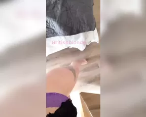 britishblonde i know your dying to see what s underneath my Adult Webcams chat for free porn live sex