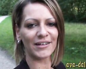 Eve Deluxe Spontaner Blowjob in Wald porn live sex