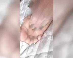 yourbellaxoxo Feet lovers This tease with fres Adult Webcams chat for free porn